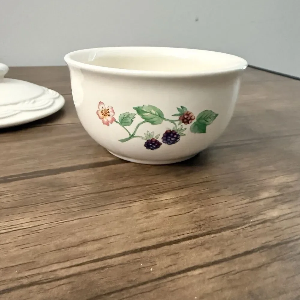 Pfaltzgraff Berry Basket Pattern Sugar Bowl with Lid